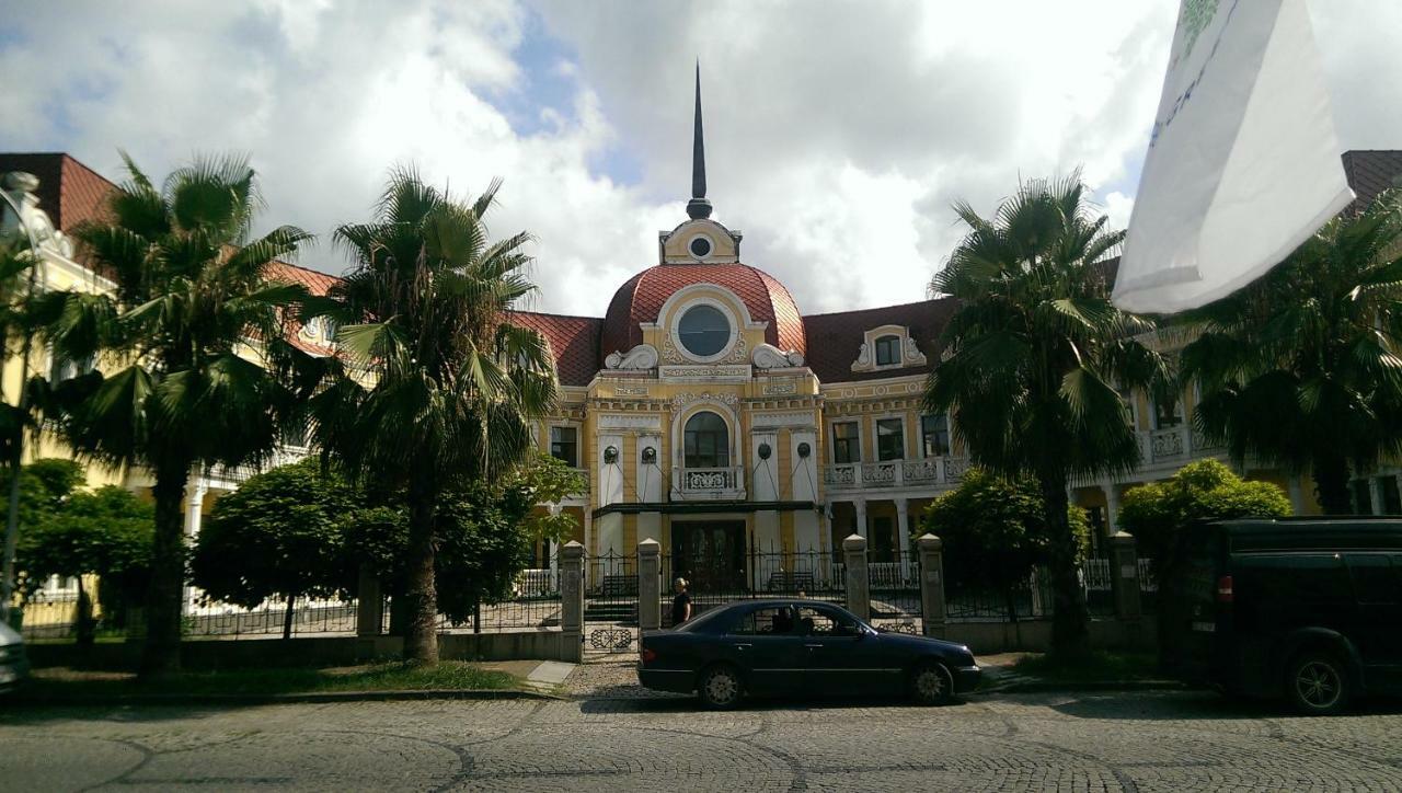 Tamro Light House Apartment Batumi Bagian luar foto